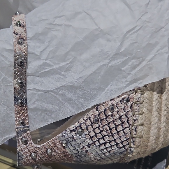 Snakeskin Wedge Sandals / Vince Camuto - Picture 7 of 8